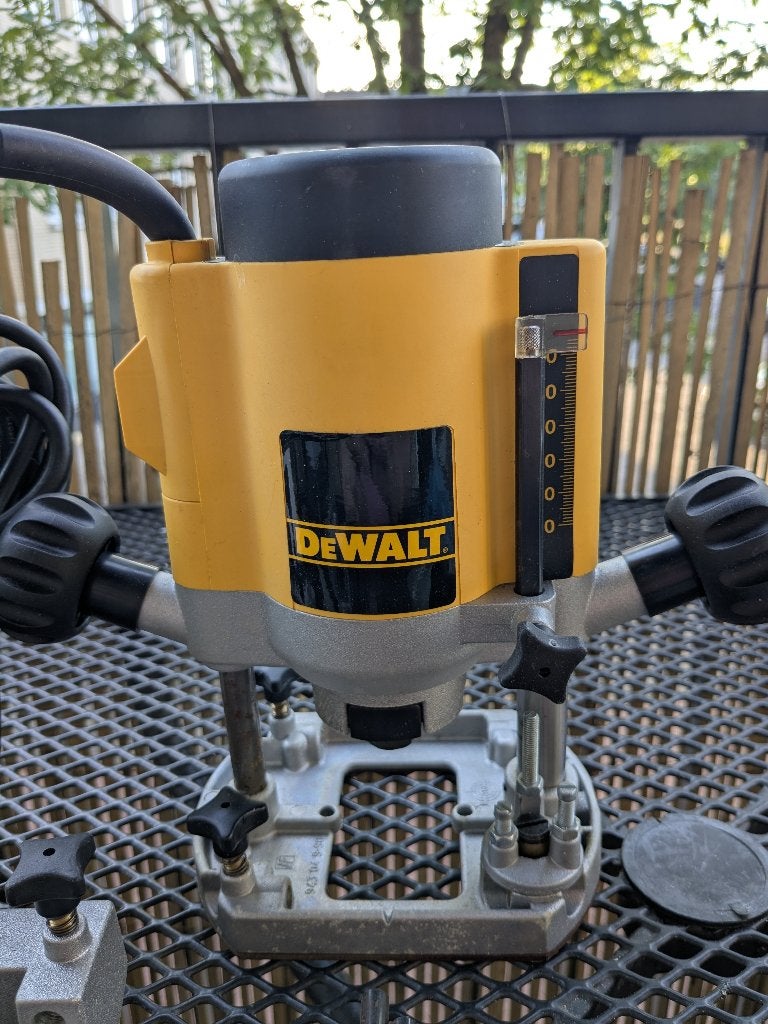ZGAN DeWalt DW613 Bovenfreesmachine incl 12-delige frezenset