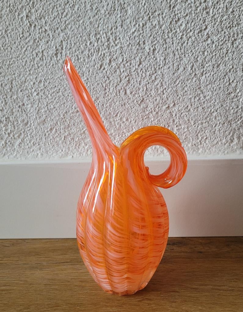 Retro oranje glazen kruik vaasje hoogte 19 cm., Antiek en Kunst, Antiek | Glas en Kristal, Ophalen of Verzenden