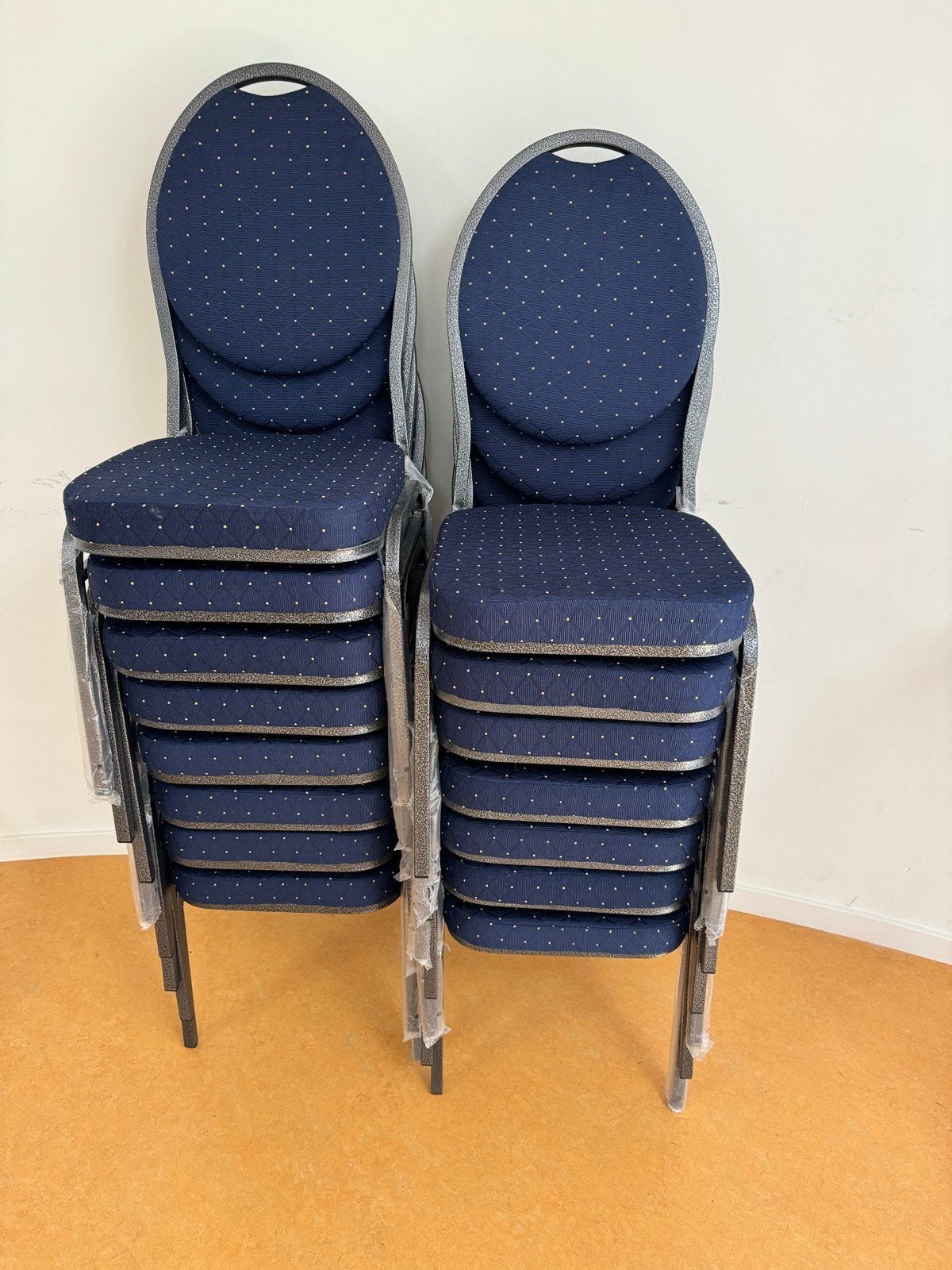 Stapelbare conferentiestoelen - Blauw met stippen, Blauw, Nieuw, Ophalen of Verzenden, Metaal