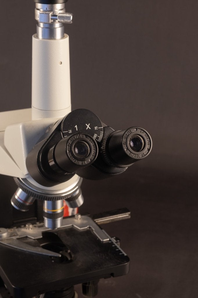 Professionele Trinoculaire Microscoop met Camera, Ophalen, Zo goed als nieuw, 400x tot 1000x, Biologische microscoop