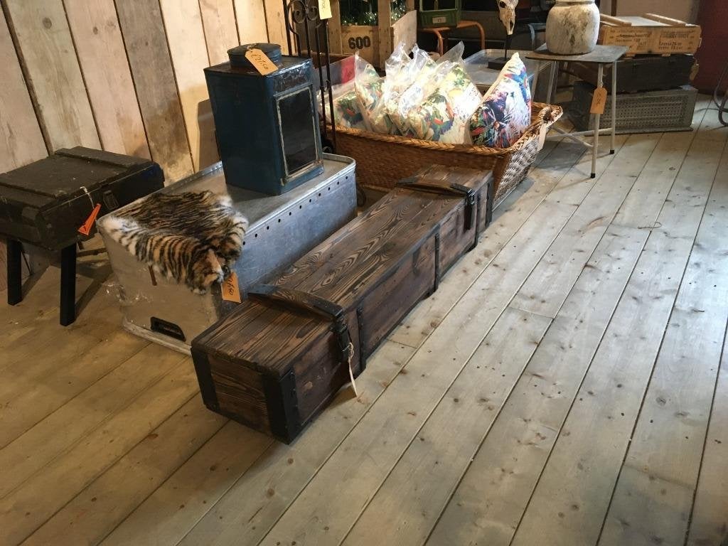 Foto 18 van Hele gave gebrande en geborstelde houten legerkisten
