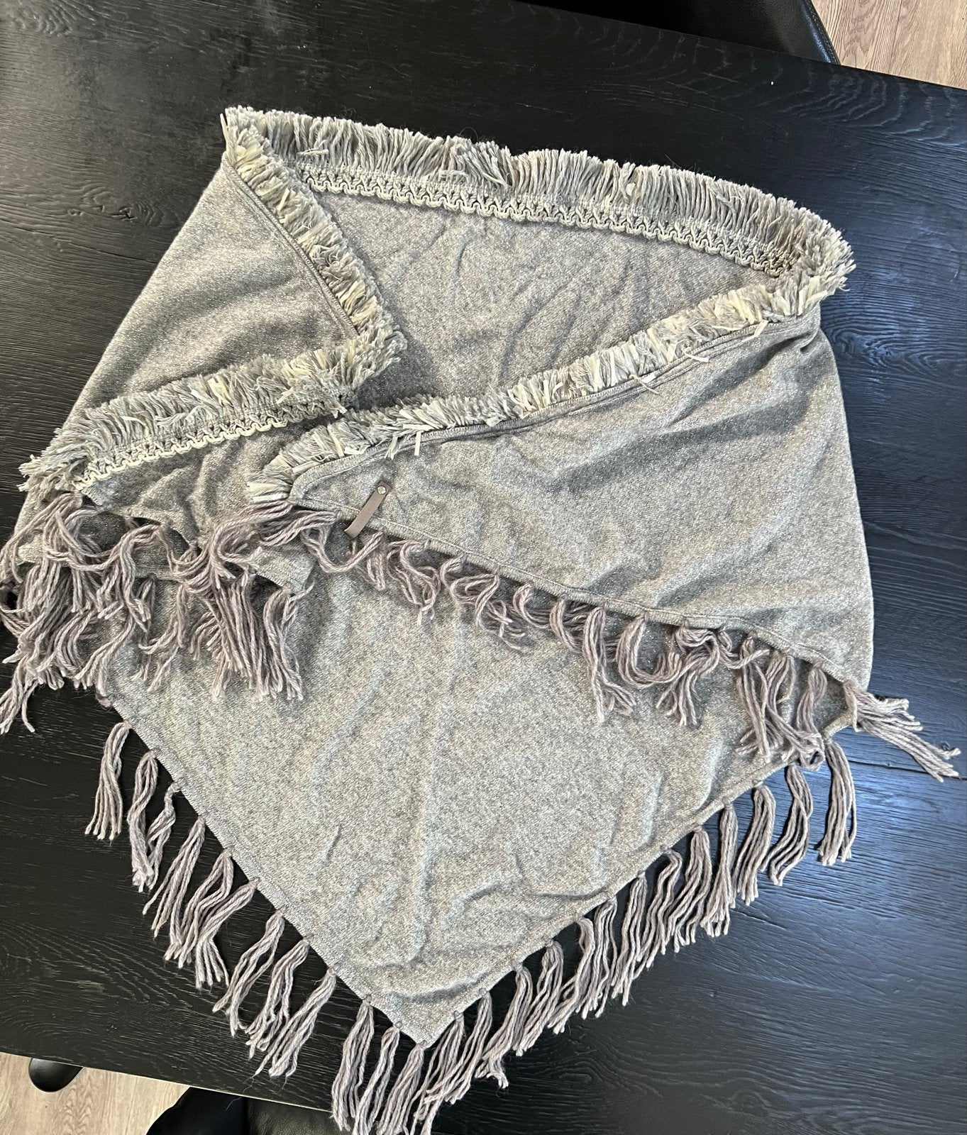 Mucho Gusto Pashmina met franjes - Grijs, Kleding | Dames, Ophalen of Verzenden, Zo goed als nieuw, Maat 38/40 (M), Pashmina