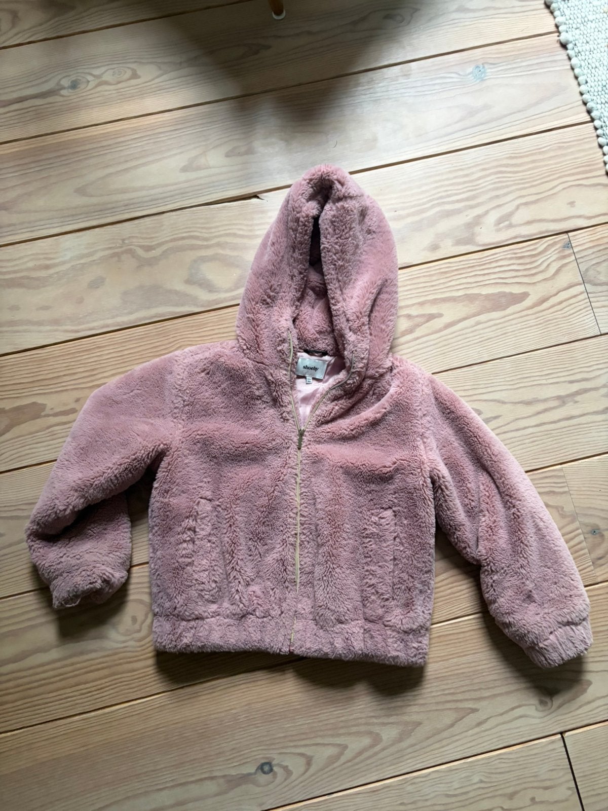 Roze, warme, fluffy jas, shoeby, maat 134/140. Nette staat!, Ophalen of Verzenden, Zo goed als nieuw, Meisje, Jasje