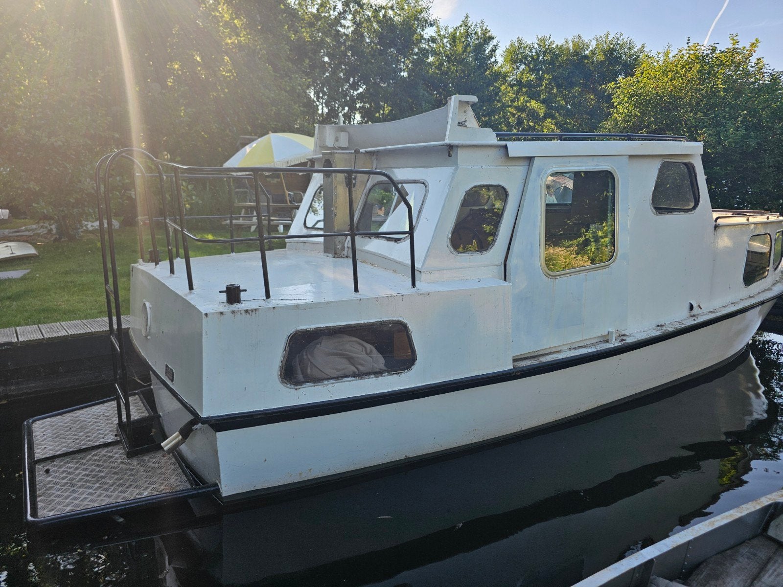 Stalen kajuitboot met BMC 4 cilinder dieselmotor, Watersport en Boten, Gebruikt, Diesel, 2 m, Zonnedek