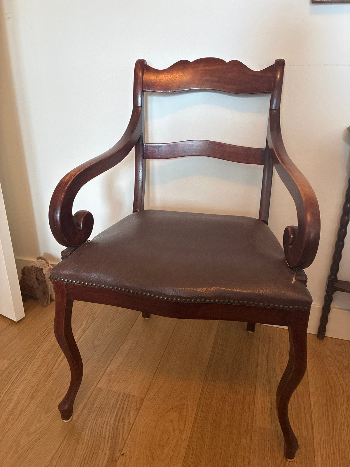 Antieke mahoniehouten armstoel met leren zitting, Ophalen of Verzenden