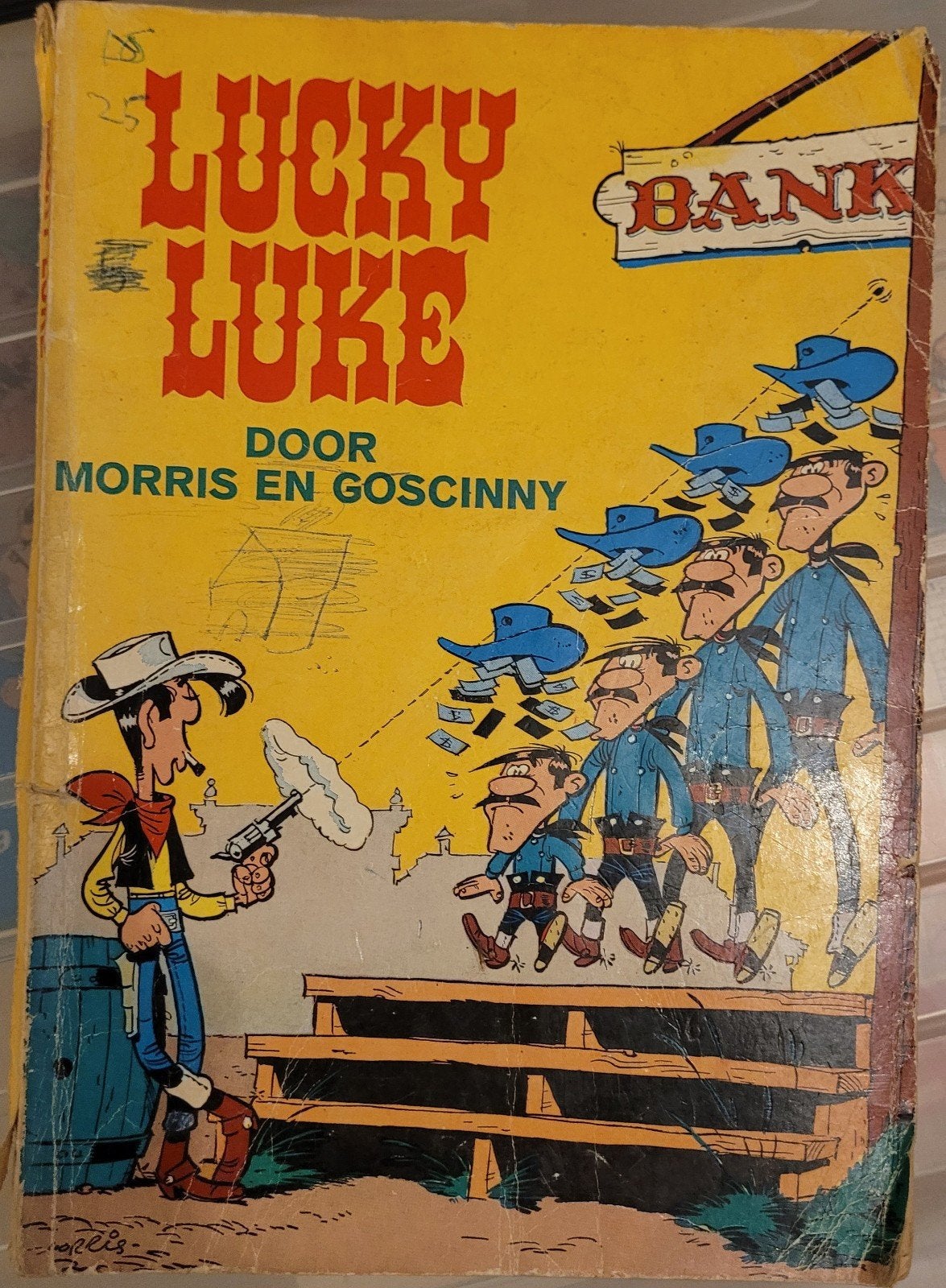 Vintage stripboek - Lucky Luke - De rechter en de Daltons br, Gelezen, Eén stripboek, Ophalen of Verzenden, Morris & Goscinny
