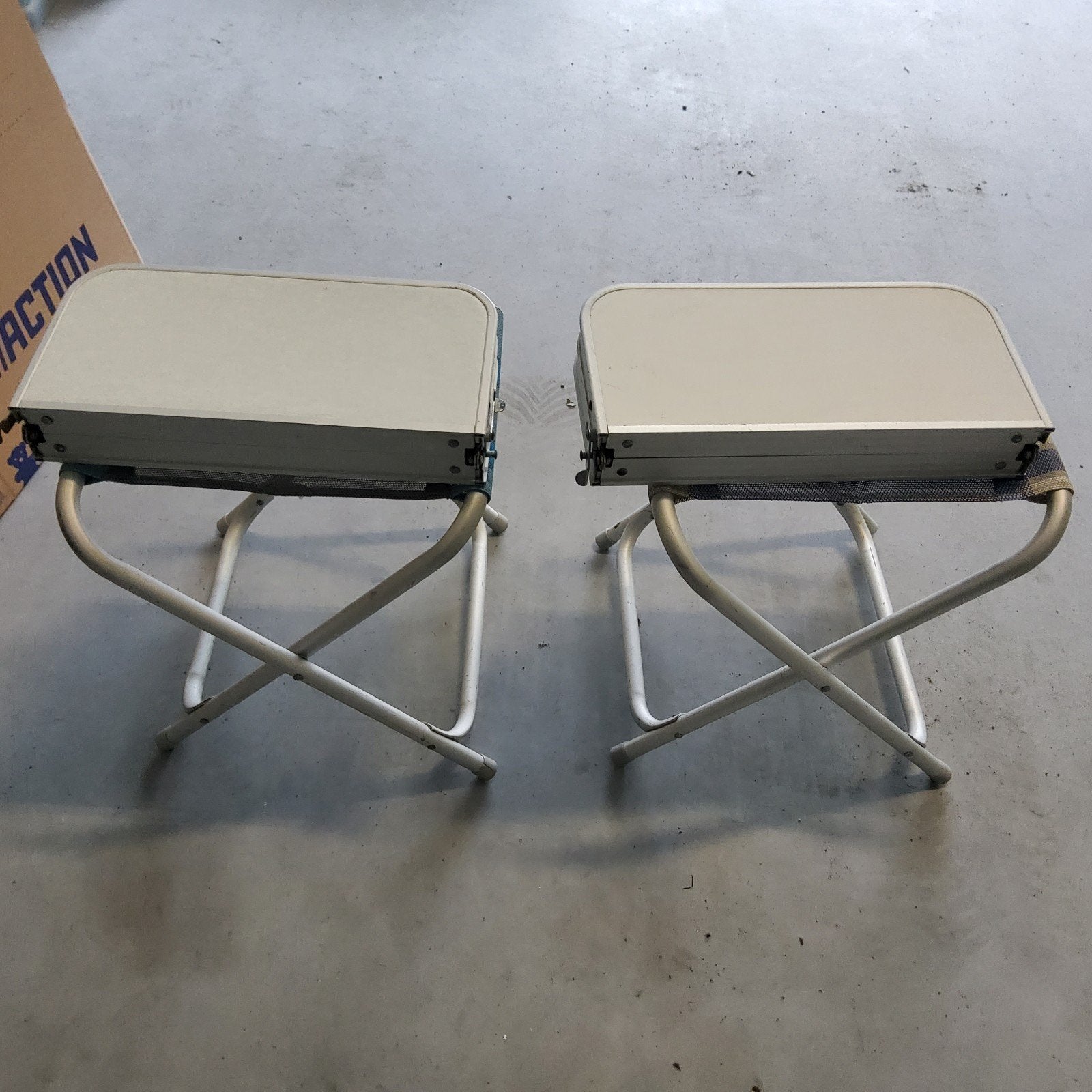 twee camping bijzettafeltjes te koop, Ophalen, Zo goed als nieuw, Campingstoel