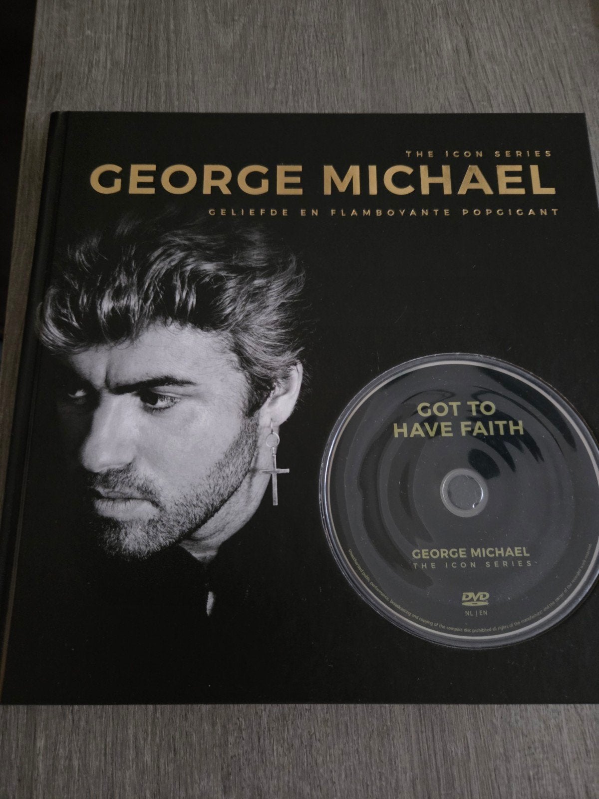 George Michael: The Icon Series - Geliefde Popgigant + DVD, Ophalen, Inclusief DVD, Alle leeftijden, Zo goed als nieuw