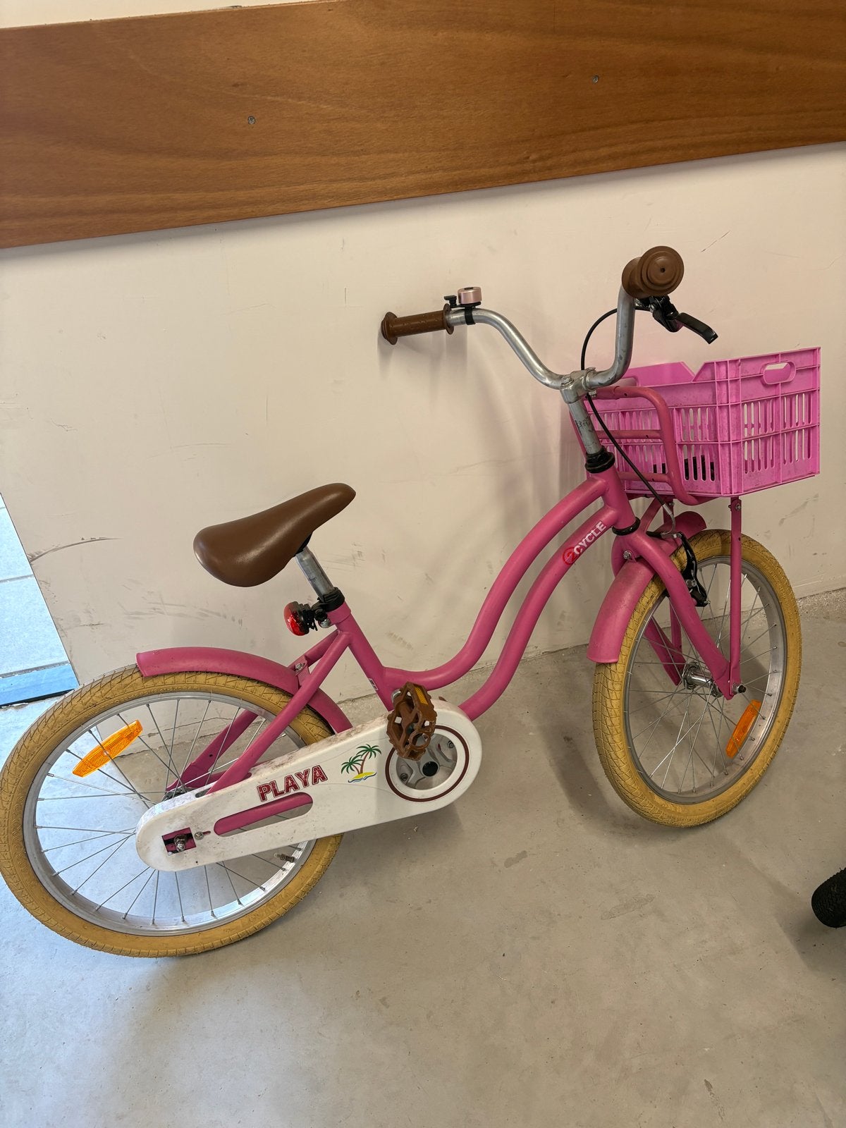 Roze kinderfiets 20 inch met Urban Proof mandje, Ophalen, Zo goed als nieuw, Terugtraprem, 20 inch of meer