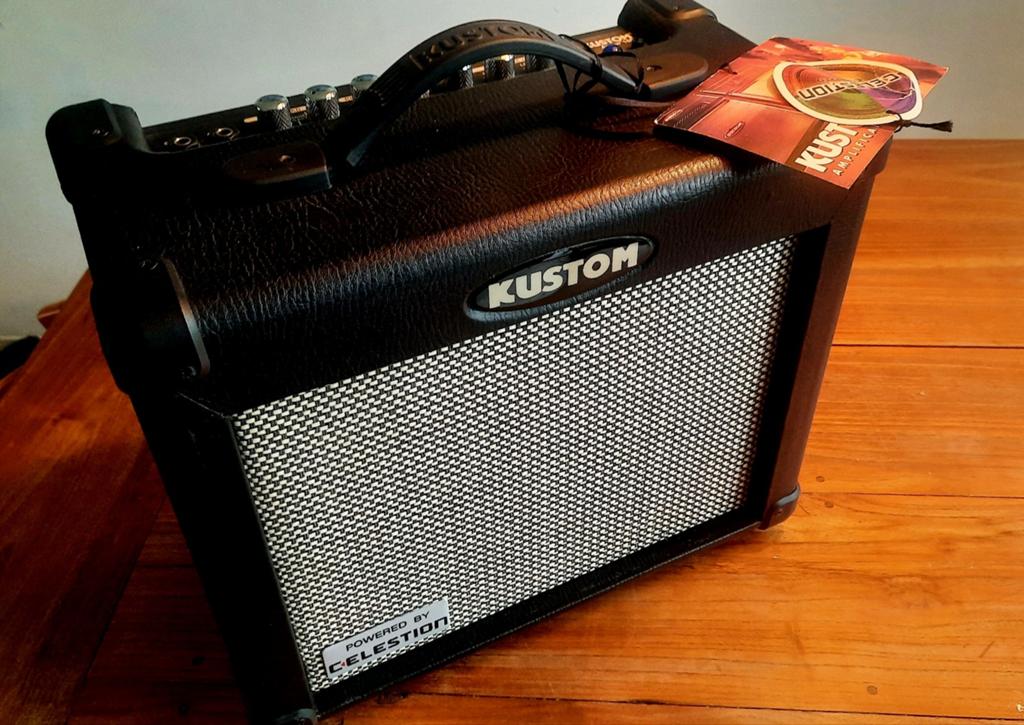 Gitaarversterker Kustom Arrow 16R, compact, zeer goede staat, Ophalen of Verzenden, Gebruikt, Minder dan 50 watt