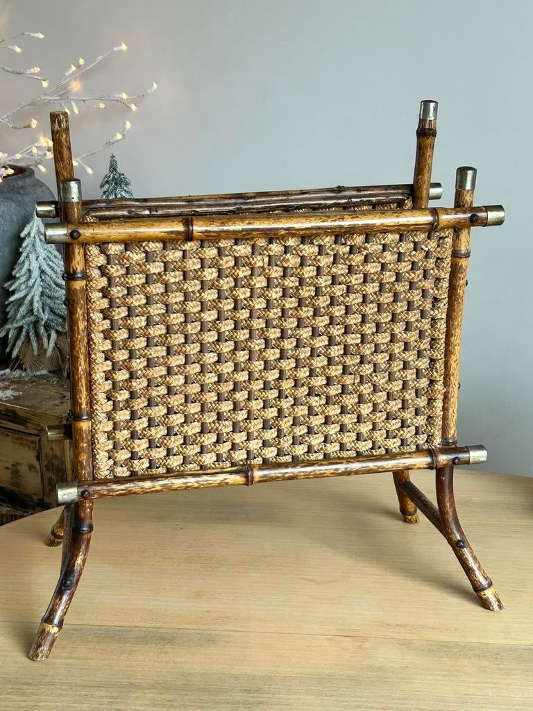 Unieke en zeldzame bamboe krantenbak - mand, Huis en Inrichting, Woonaccessoires | Krantenbakken en Lectuurbakken, Ophalen of Verzenden