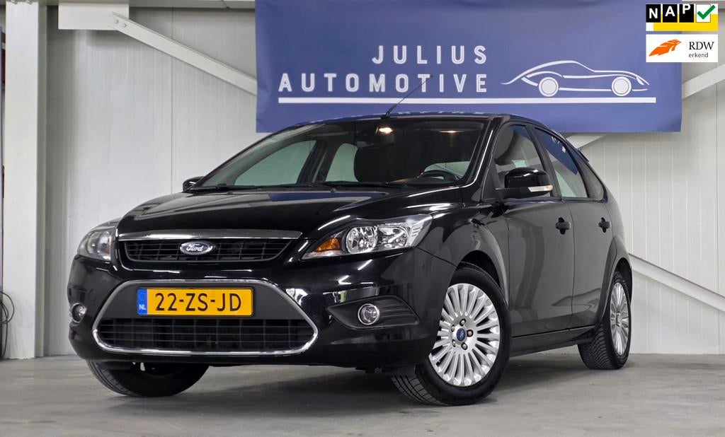 Ford Focus 1.6 Titanium Trekhaak Automaat Clima APK 05-2027, Auto's, 1596 cc, Gebruikt, 4 cilinders, Zwart