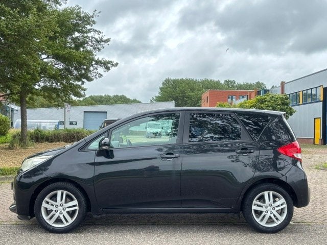 Subaru Trezia 1.3 Luxury Airco Electric pakket Audio-CD LMV, Auto's, Subaru, Euro 5, Zwart, Zwart, Bedrijf