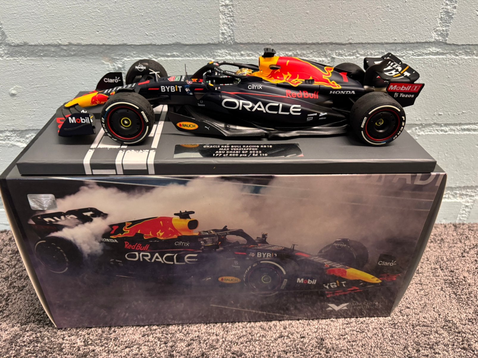 Max verstappen RB18 abu dhabi 2022 1:18 model, Ophalen of Verzenden, Zo goed als nieuw, Formule 1