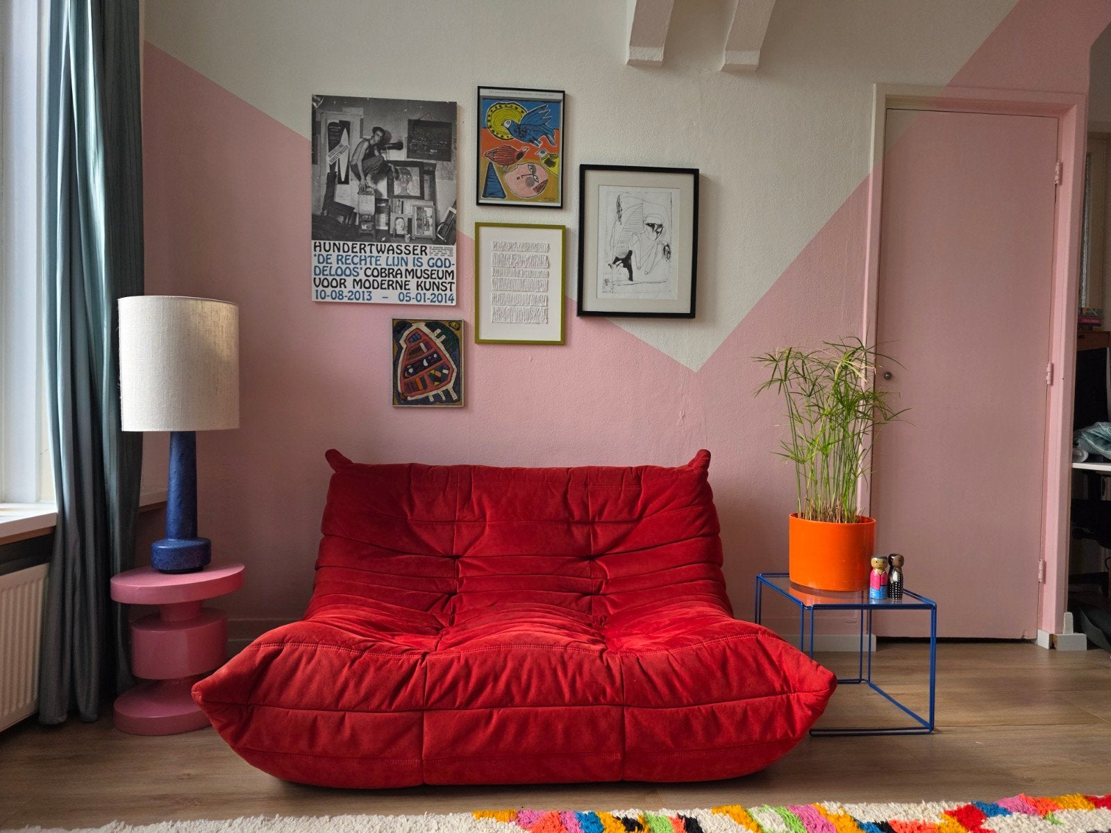 Ligne Roset Togo | rood velvet | vintage tweezits bank, Huis en Inrichting, Gebruikt, 100 tot 125 cm, 150 tot 200 cm, Tweepersoons