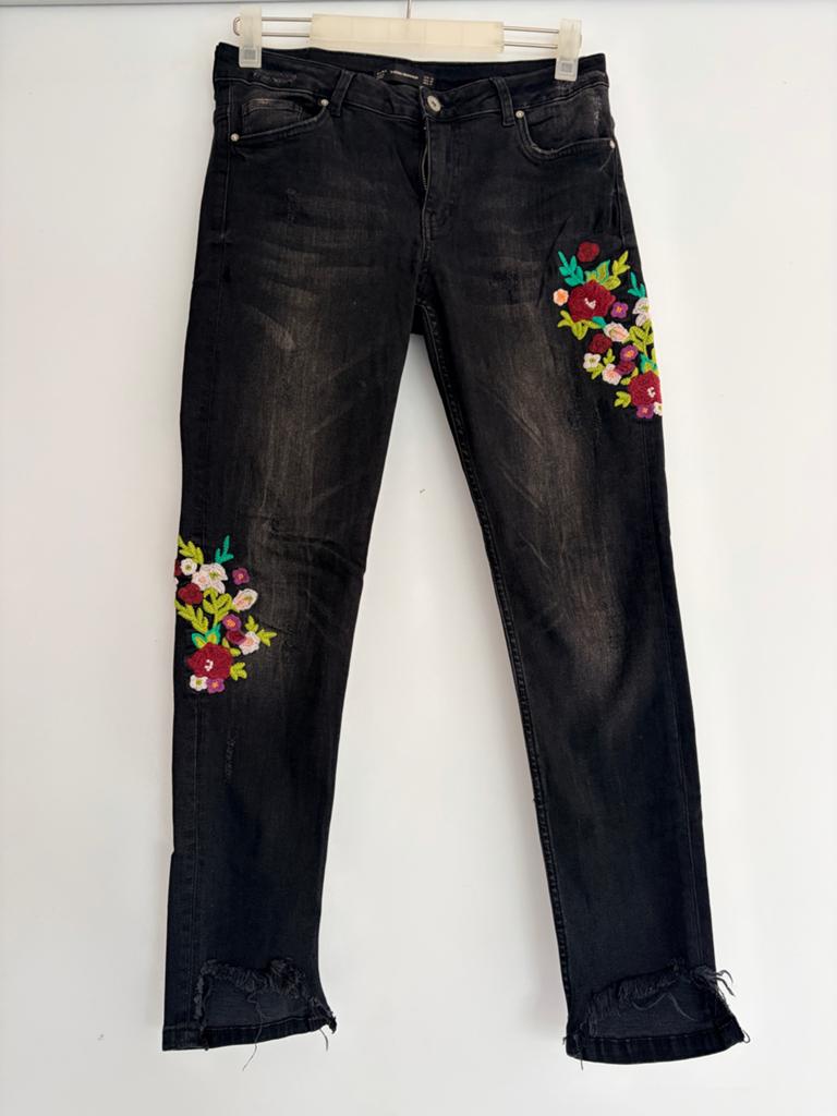 Zara Trafaluc Zwarte Jeans met Geborduurde Bloemen, Ophalen of Verzenden, Gedragen, Zwart, W30 - W32 (confectie 38/40)