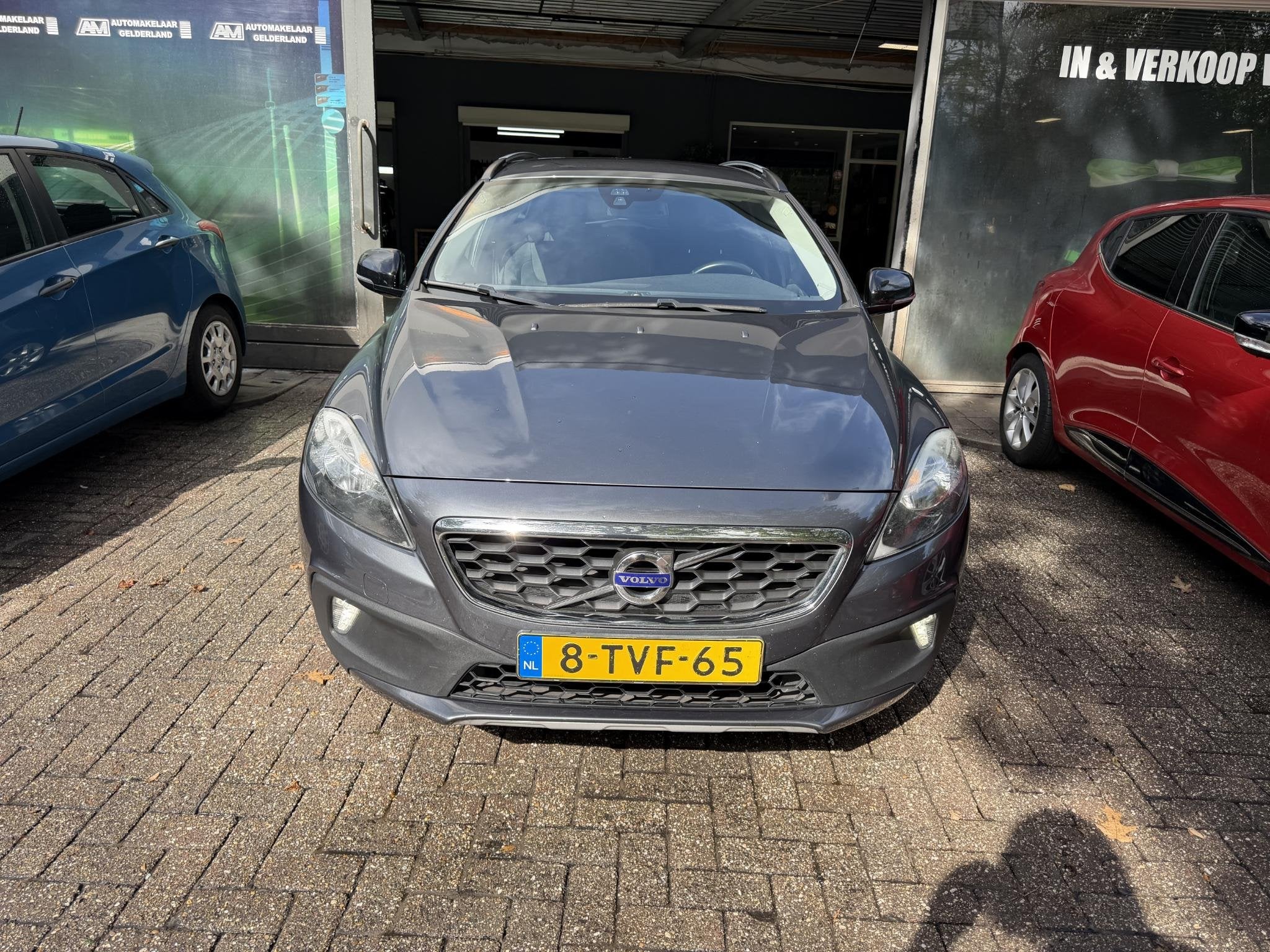 Volvo V40 Cross Country 1.6 T4 Momentum | NIEUWE APK | 3\6 O, Auto's, Voorwielaandrijving, Gebruikt, 4 cilinders, 179 pk