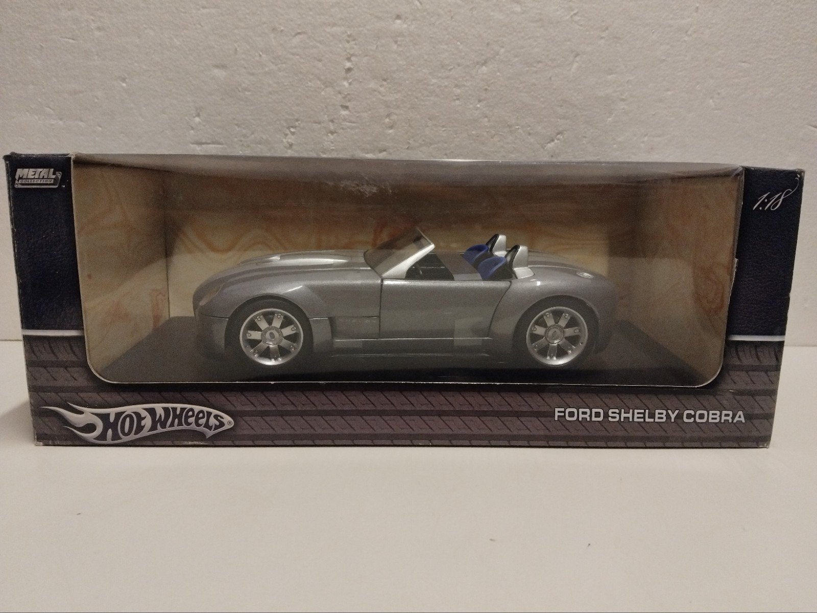 Shelby Cobra Ford Roadster grijs Hot Wheels 1:18 KRD, Ophalen of Verzenden, Zo goed als nieuw, Auto, Hot Wheels