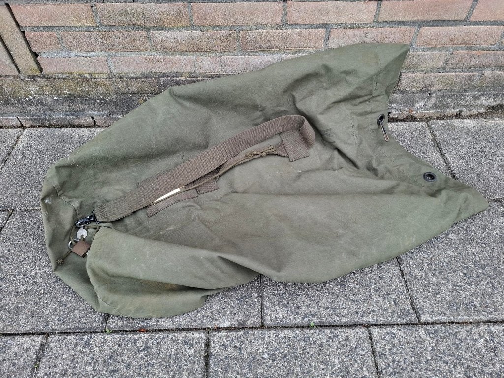 Plunjebaal, Ophalen, Landmacht, Nederland, Kleding of Schoenen