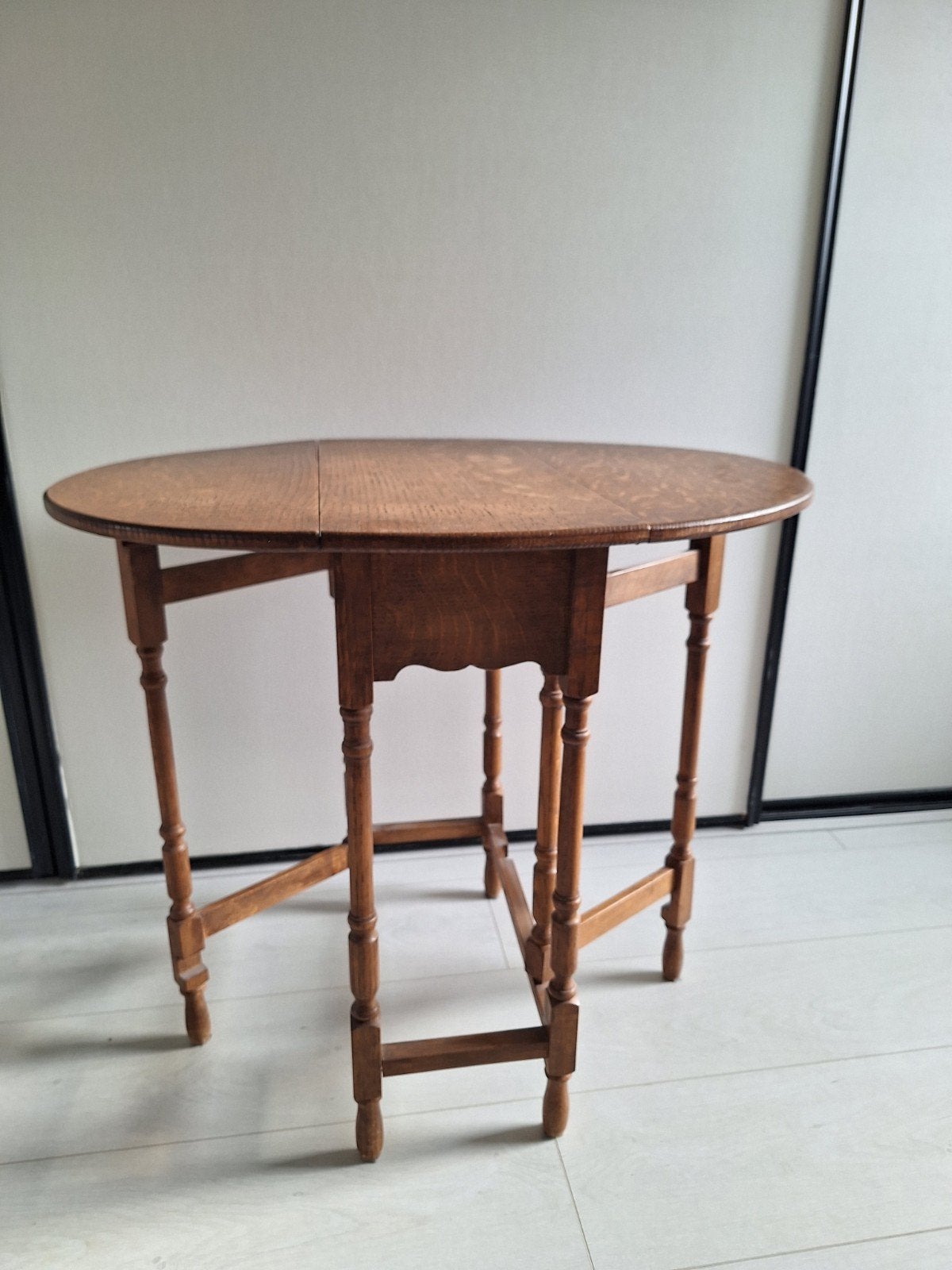bijzet hangoortafel., Antiek en Kunst, Ophalen