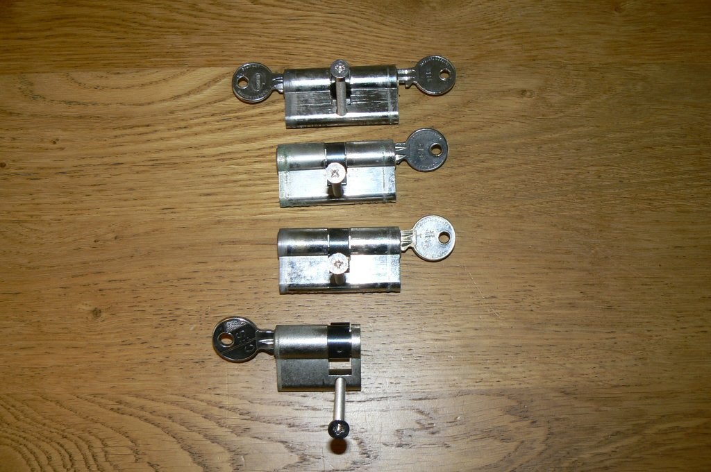 Set van 3 Corbin profielcilinders 60mm + 1 CES 30mm cilinder, Ophalen of Verzenden, Zo goed als nieuw, Slot