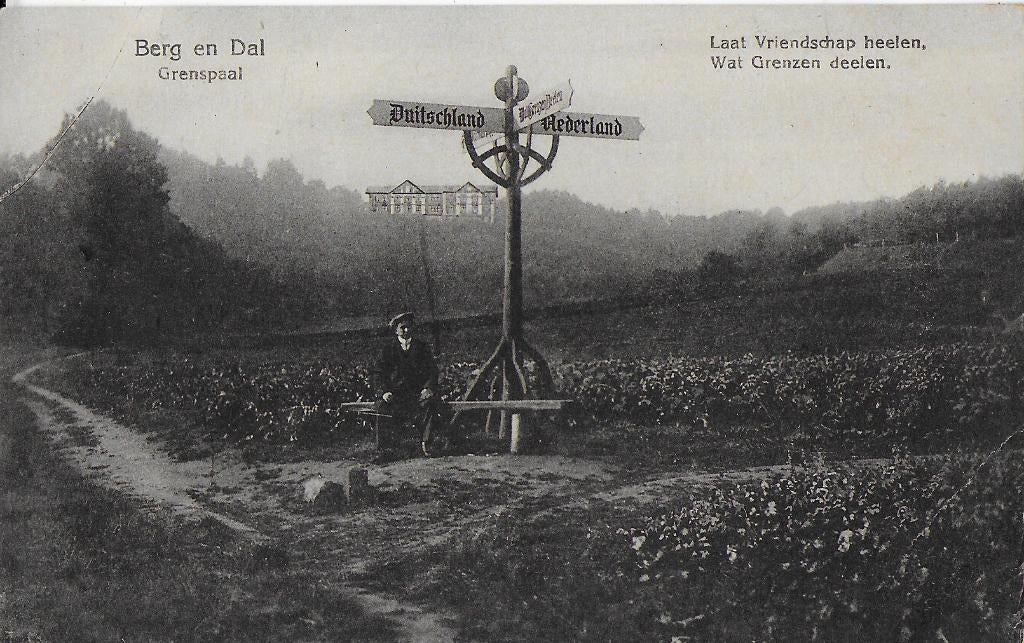 Pa1157 Oude Gelopen Ansichtkaart Berg en Dal Grenspaal, Ophalen of Verzenden, 1960 tot 1980, Gelopen, Gelderland