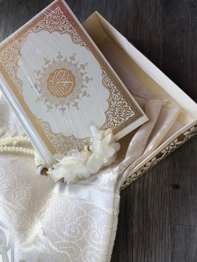 Luxe Koran set met gebedsketting en gebedskleed, Ophalen of Verzenden, Nieuw, Islam
