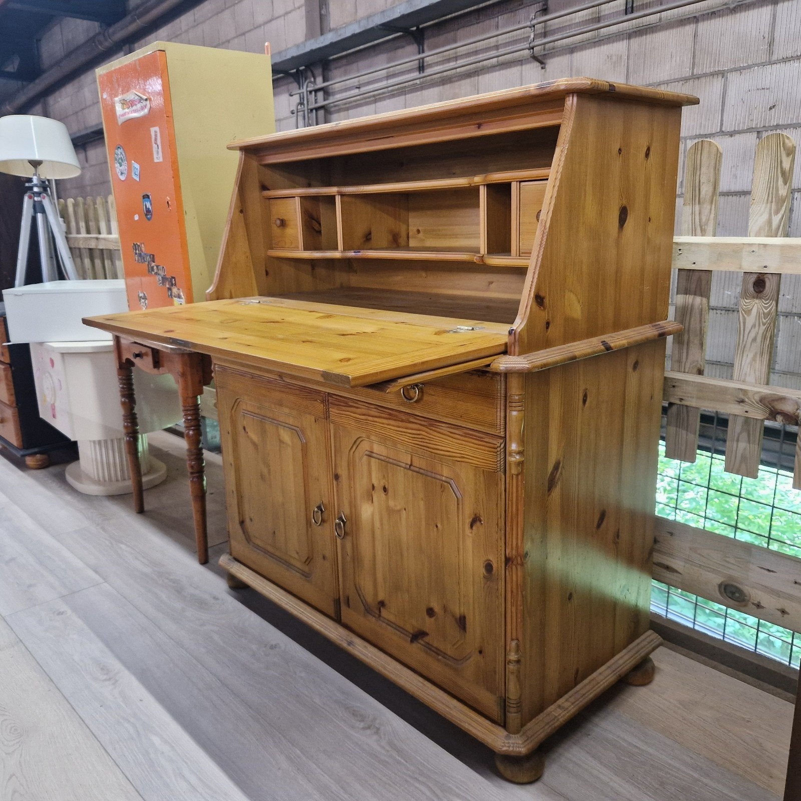 Grenen secretaire met opbergruimte en lades, Ophalen, ., ., .