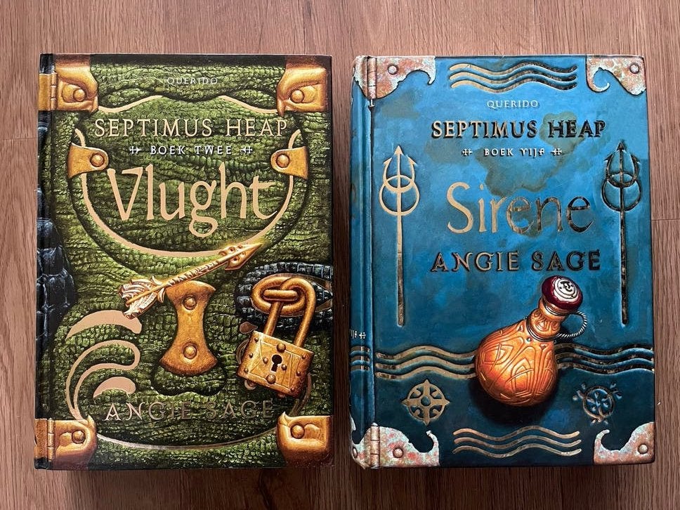 Septimus Heap Boek 2 Vlught & Boek 5 Sirene - Angie Sag, Ophalen of Verzenden, Zo goed als nieuw
