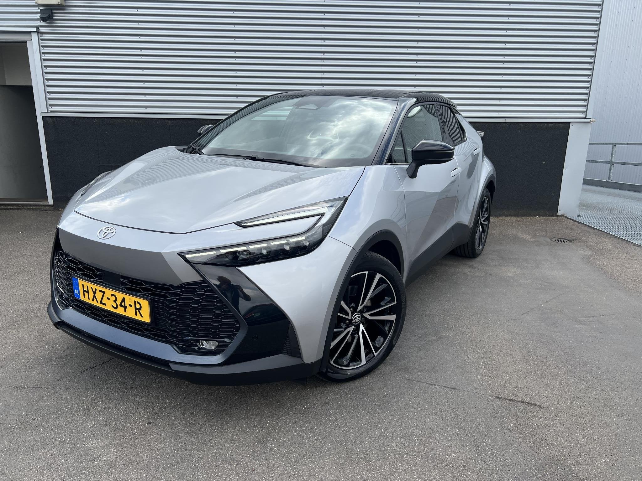 Toyota C-HR 2.0 Plug-in Hybrid 220PK Executive Aut. Full opt, Auto's, 14 kWh, 4 cilinders, Leder en Stof, Bedrijf