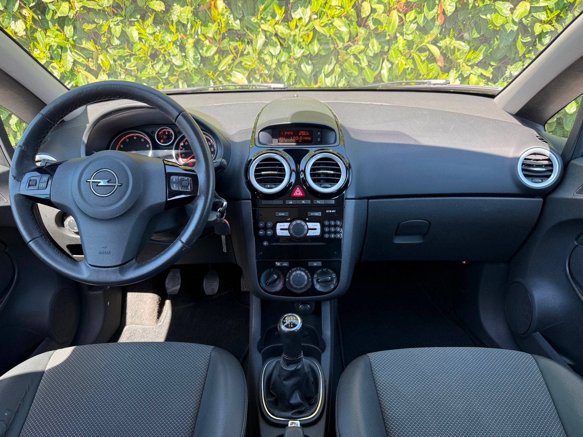 Opel Corsa 1.4 Cosmo |NWE APK & DISTRIBUTIE|AIRCO|CRUISE|PDC, Auto's, Opel, Voorwielaandrijving, 1063 kg, Gebruikt, Zwart
