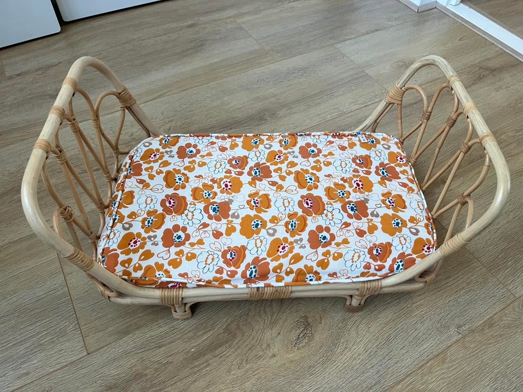 Poppie toys rotan wieg, Kinderen en Baby's, Kinderkamer | Bedden, Ophalen of Verzenden, Zo goed als nieuw, Minder dan 140 cm, Matras