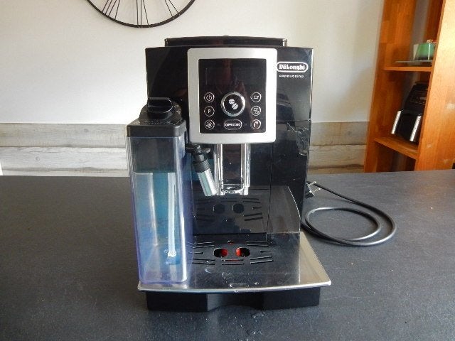 Foto 3 van De'Longhi Cappuccino Koffiemachine ECAM23.46X -