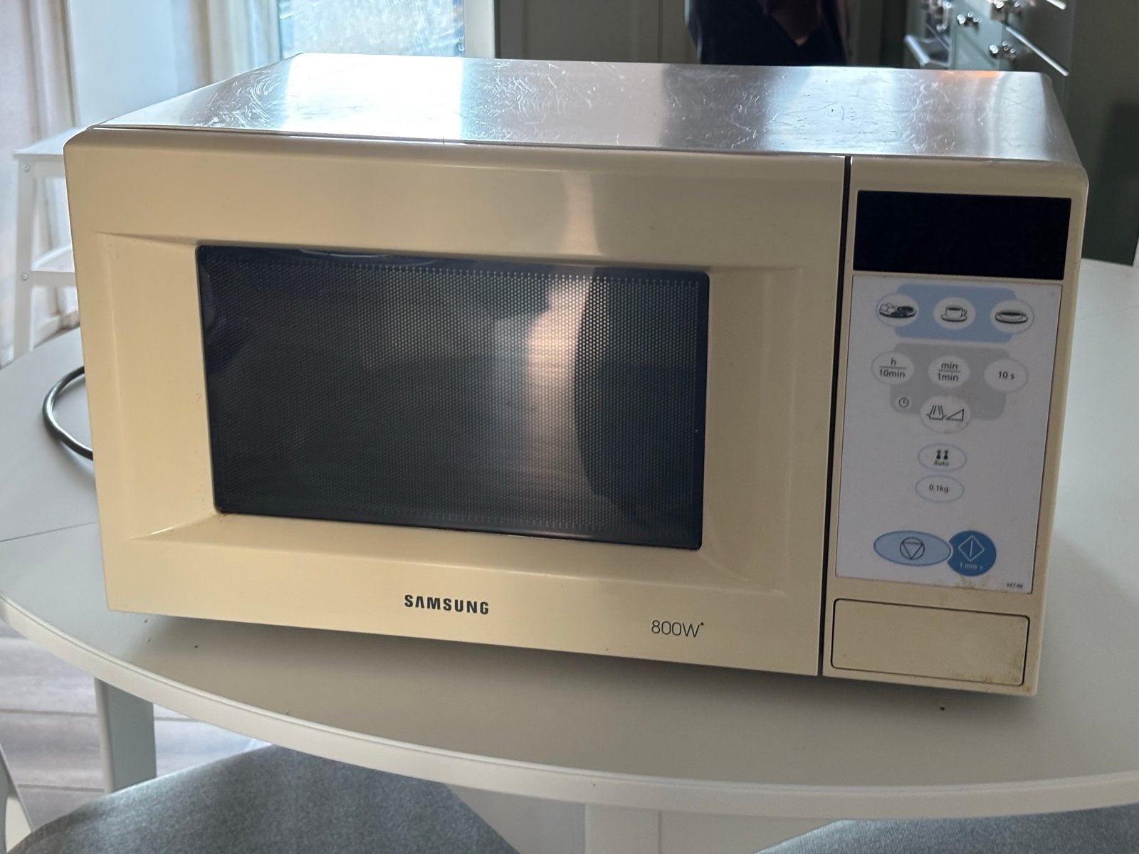 Gratis Samsung Magnetron 800W - Crèmekleurig, Witgoed en Apparatuur, Ophalen, Gebruikt, Magnetron, Draaiplateau