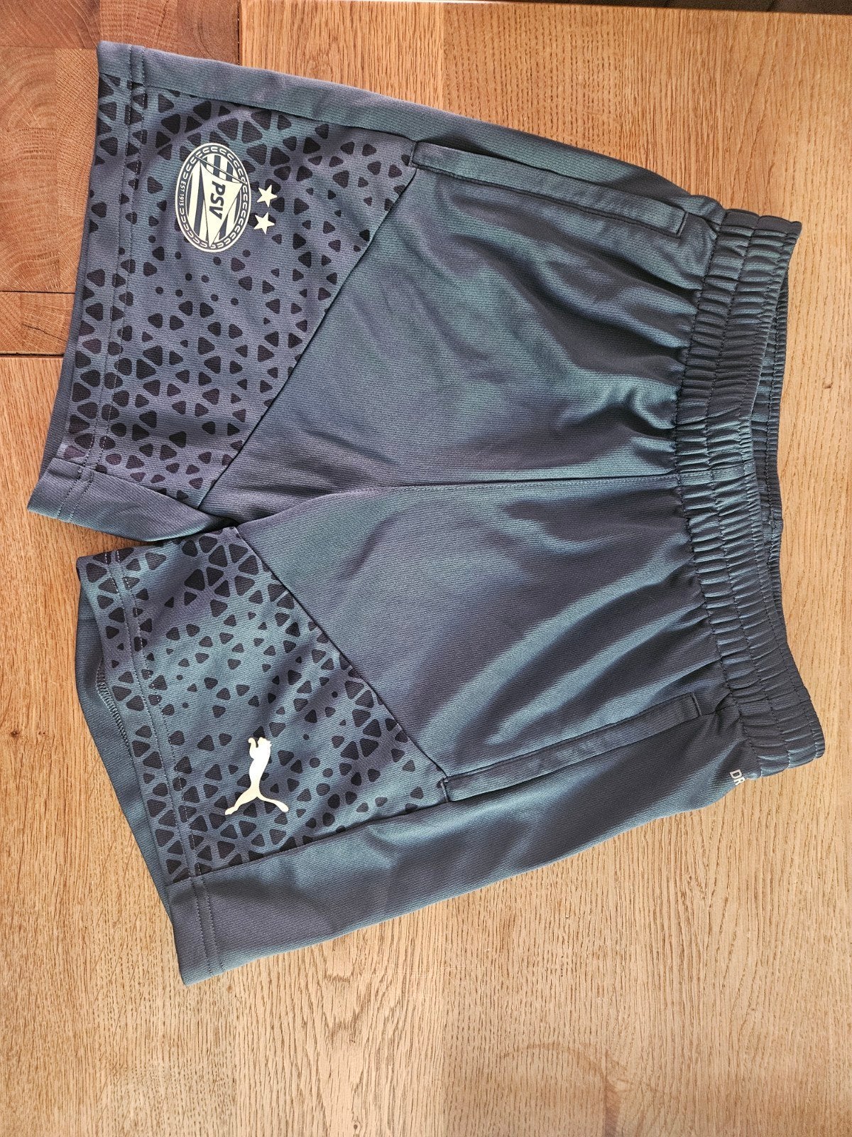 Puma PSV Voetbalbroekje - Maat 152 (11-12 jaar), Puma, Sport- of Zwemkleding, Ophalen of Verzenden, Zo goed als nieuw