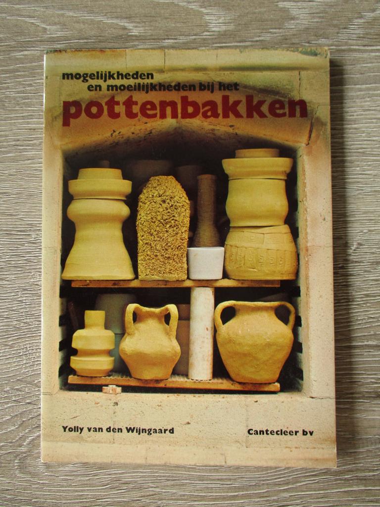 Mogelijkheden en moeilijkheden bij het pottenbakken - Yoll, Boeken, Ophalen of Verzenden, Gelezen, Overige onderwerpen
