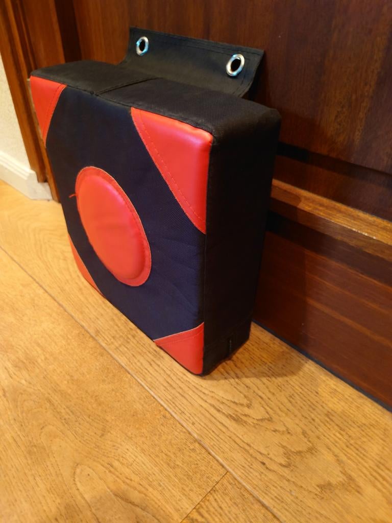 Kickbox kussen 30x30x 9 dik met klittenband achterkant, zgan, Ophalen of Verzenden, Zo goed als nieuw, Bokszak
