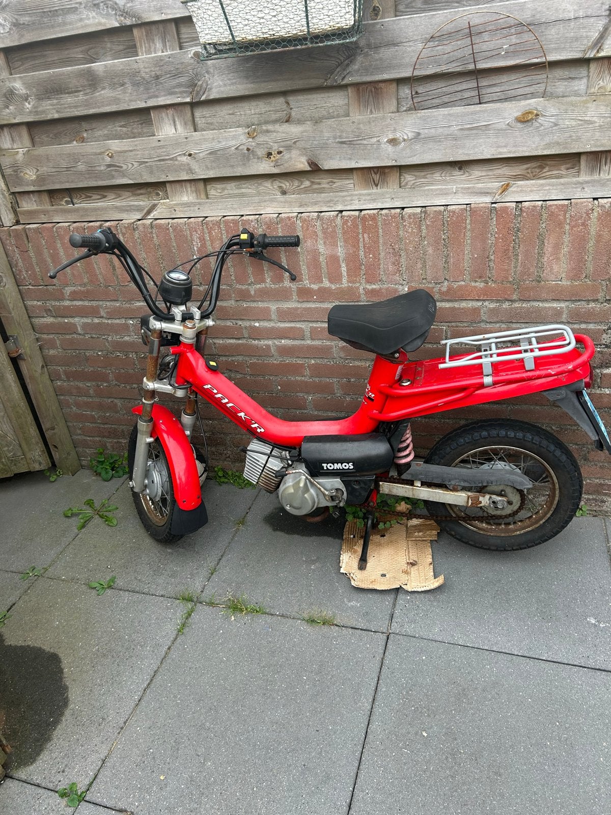 Tomos bromfiets - Rood - Opknapper, Fietsen en Brommers, Brommers | Tomos, Ophalen, Gebruikt, Overige modellen