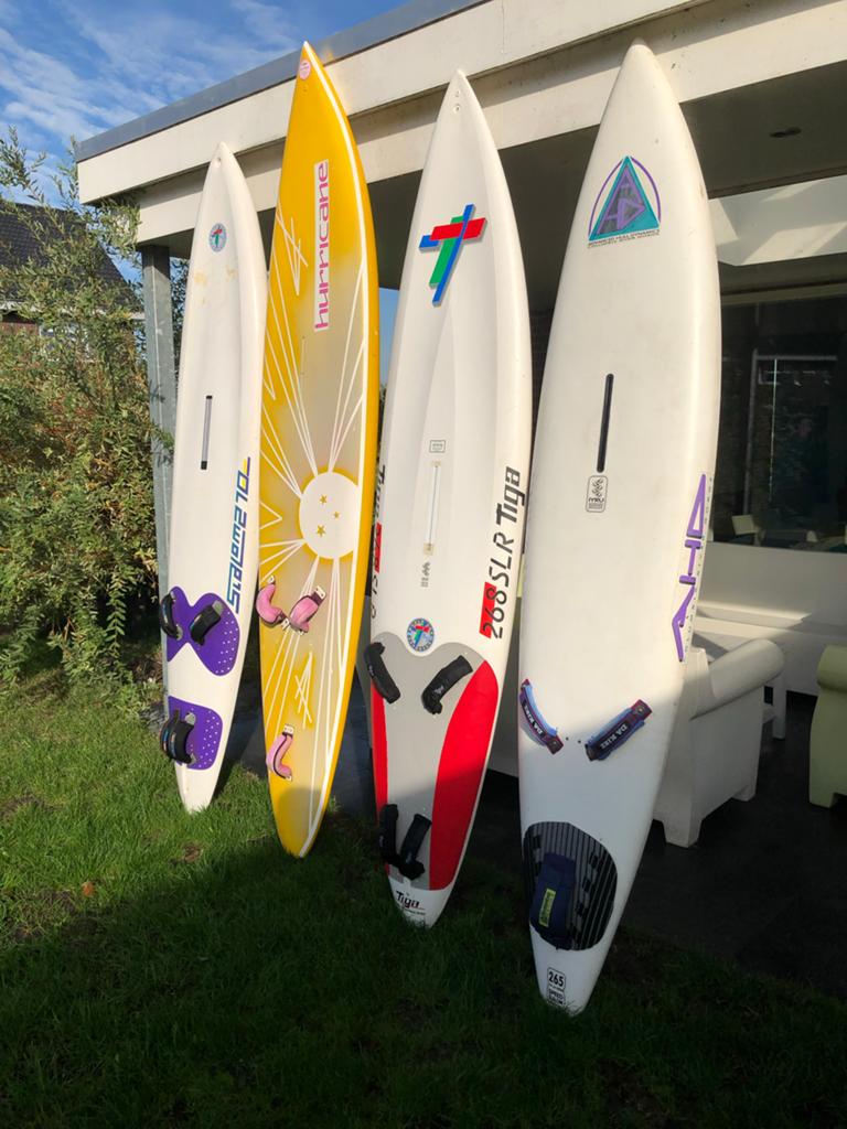 Diverse surfplanken en zeilen - Opruiming!, Watersport en Boten, Windsurfen, 250 tot 300 cm, Gebruikt, 5 tot 6.5 m², Met vin(nen)