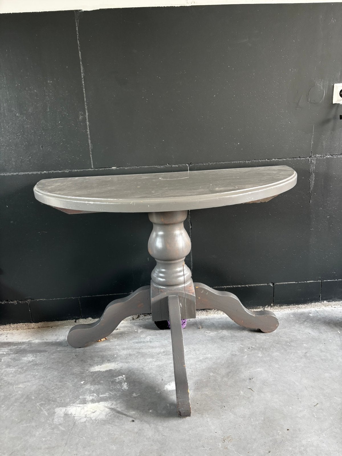 Halfronde houten en klassieke sidetable, grijs, Ophalen, Gebruikt, 100 tot 150 cm, Klassiek