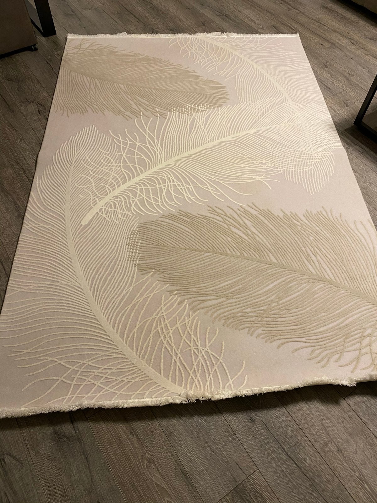 Angora Everest Vloerkleed - Crème/Beige met Verenpatroon, Huis en Inrichting, Stoffering | Tapijten en Kleden, 150 tot 200 cm