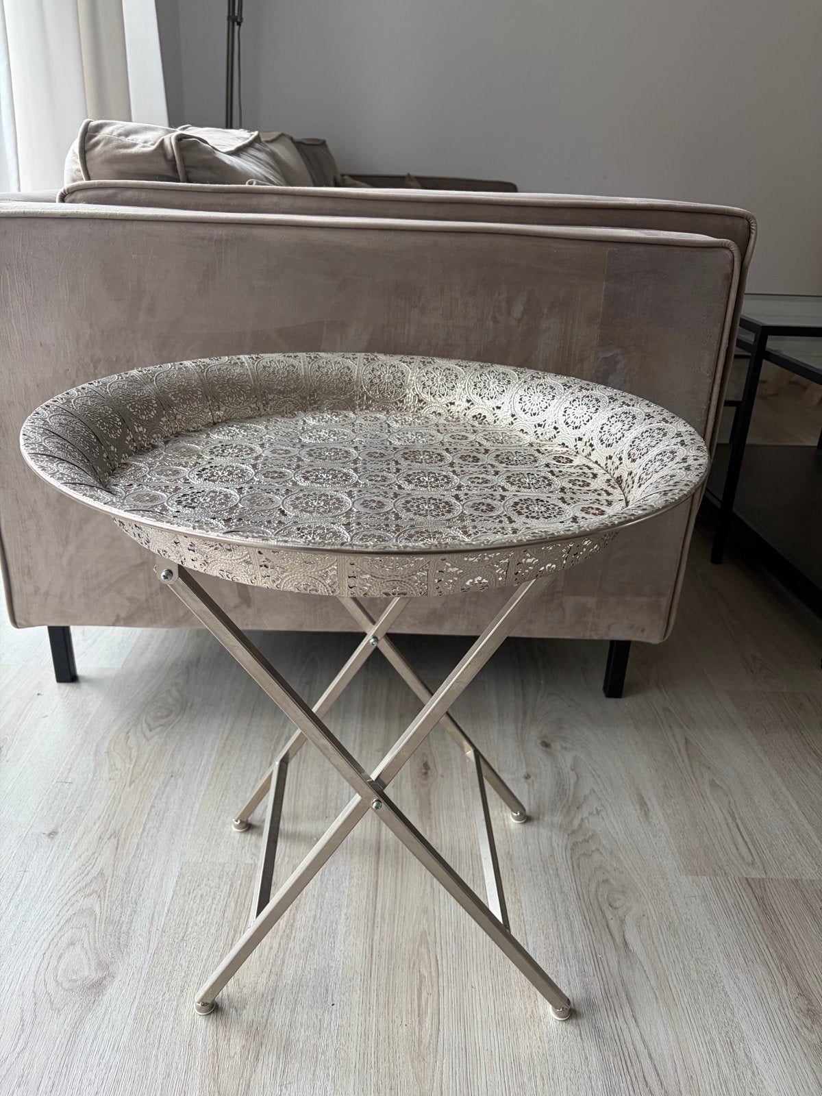 Decoratieve bijzettafel met dienblad - 45x45x55 cm, Minder dan 55 cm, Metaal of Aluminium, Rond, Zo goed als nieuw