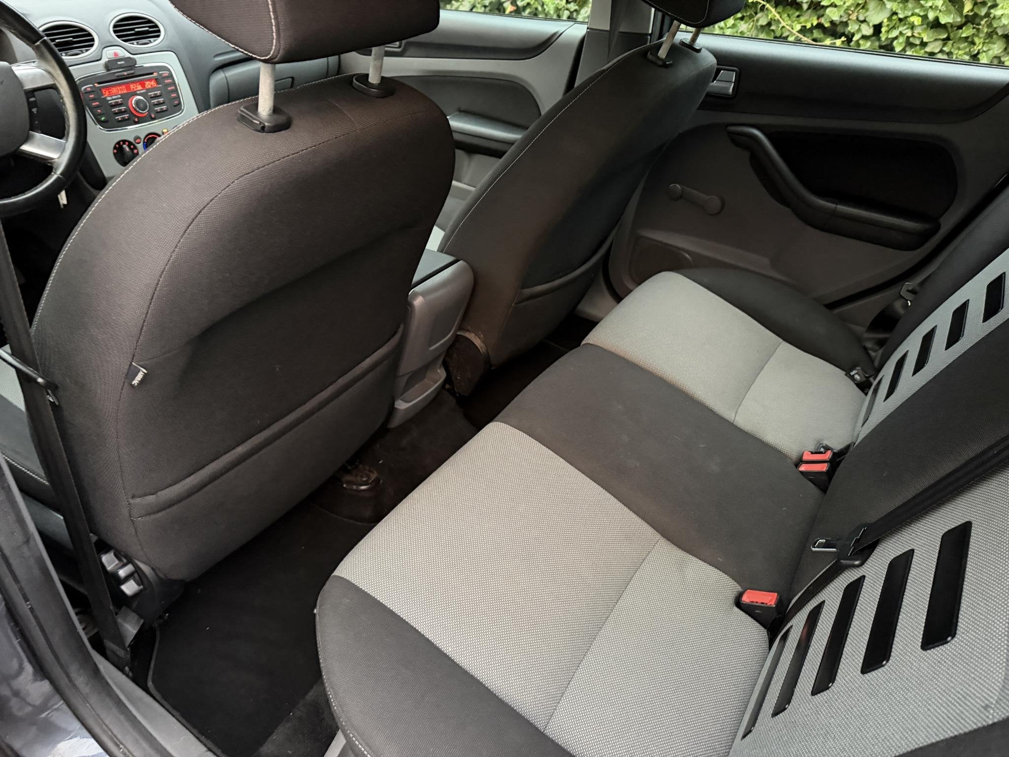 Foto 18 van Ford Focus Wagon 1.6 Comfort | Airco | Cruise Control | LMV