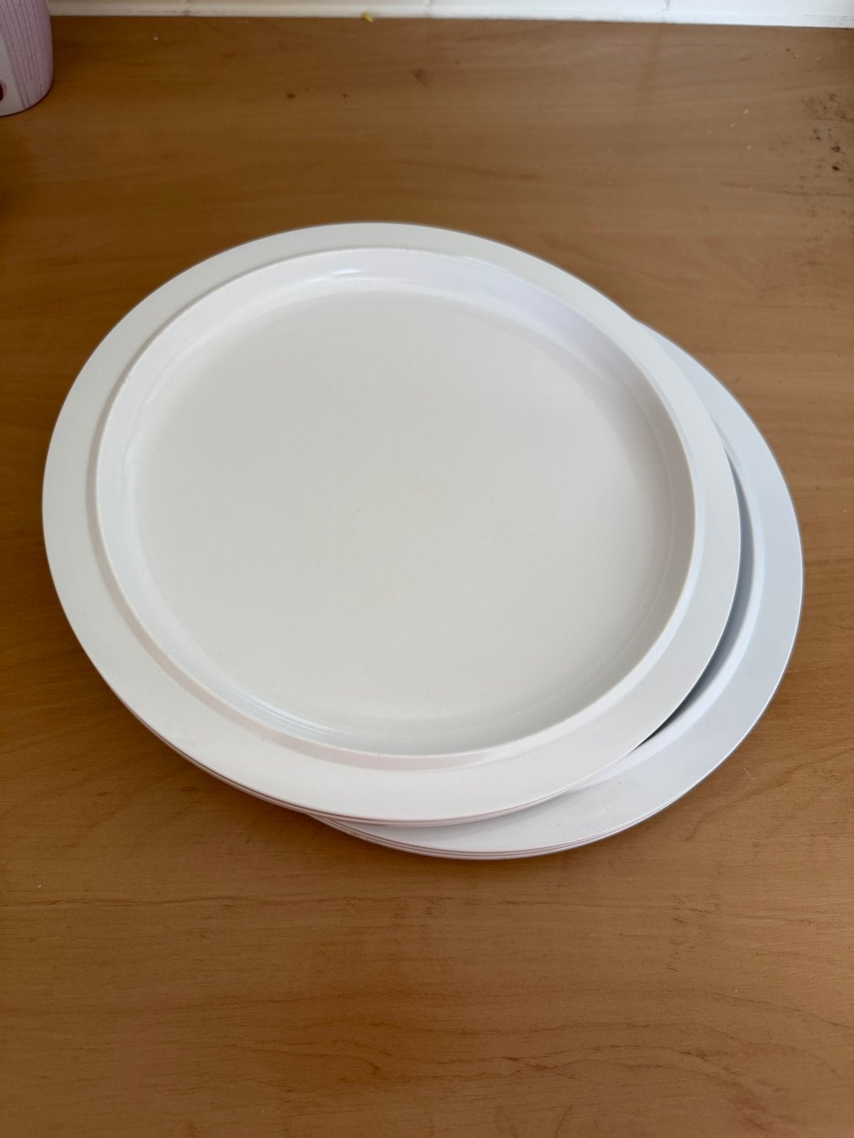 Servies: borden, kommen en soepkommen - grijs en wit, Kunststof, Gebruikt, Overige merken, Ophalen of Verzenden