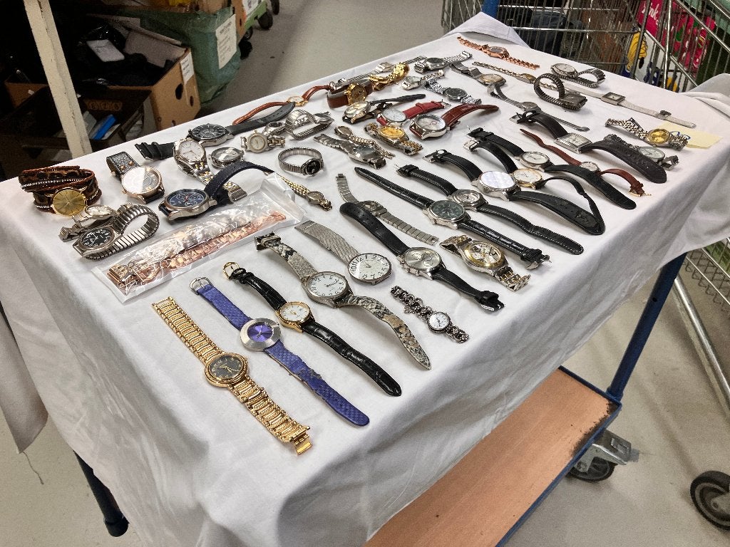 Partij horloges 50 stuks handel hobby. Lot 3, Sieraden, Tassen en Uiterlijk, Sporthorloges, Gebruikt, Windows, Zwart, Ophalen of Verzenden