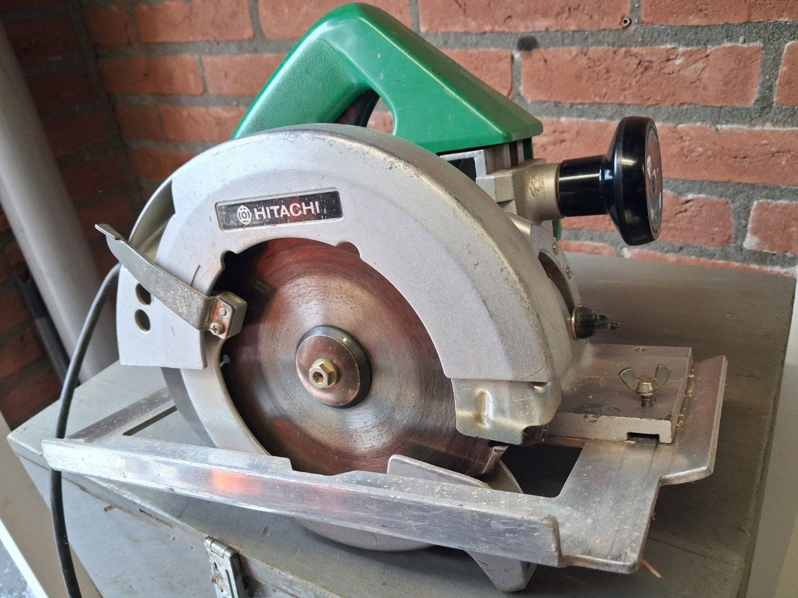Hitachie handcirkelzaag in koffer, Ophalen of Verzenden, 1200 watt of meer, Cirkelzaag, 30 tot 70 mm