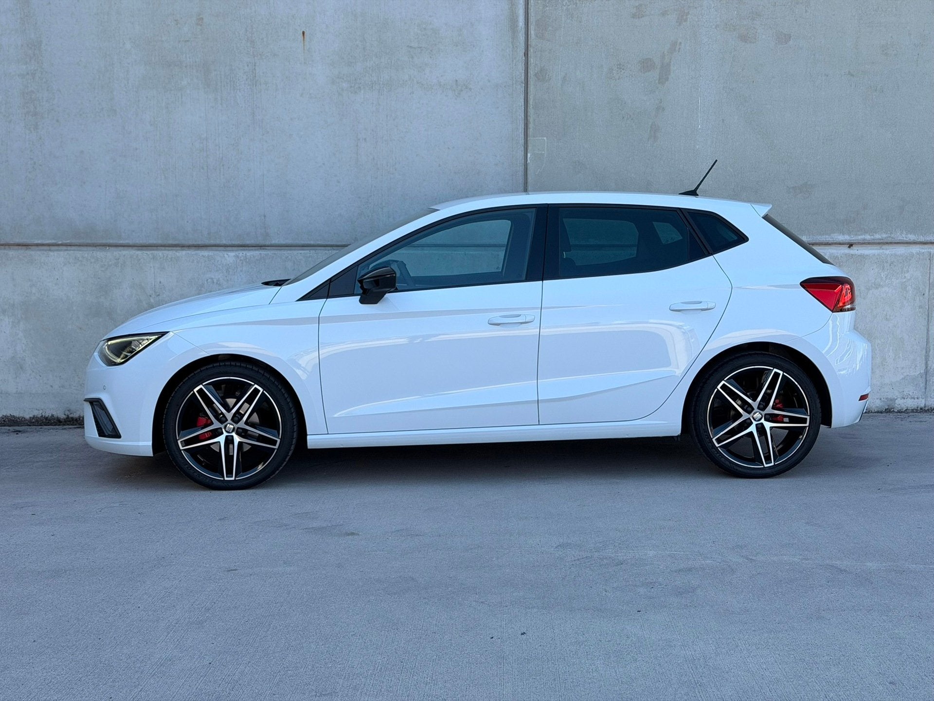 SEAT Ibiza 1.0 TSI FR DSG Camera Beats LED Carplay Keyless, Gebruikt, 580 kg, 1072 kg, 116 pk