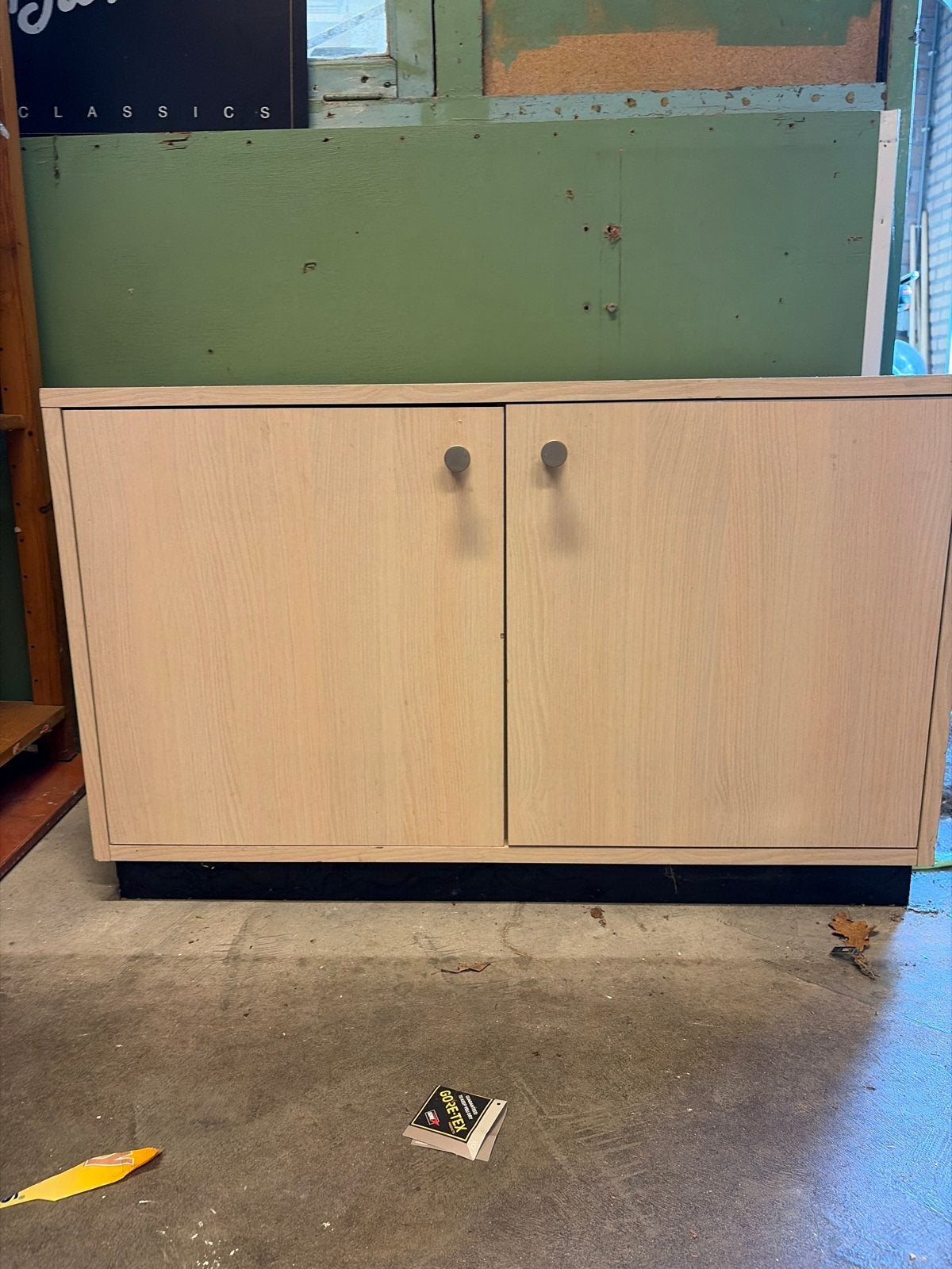 Praktisch kastje met twee deuren en planken - 90x40x56 cm, Huis en Inrichting, Kasten | Overige, Ophalen, Gebruikt