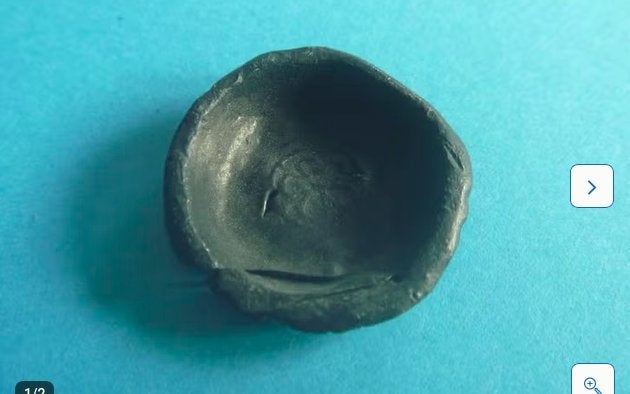 Bodemvondst. Speelgoed. Bordje. 17e - 18e eeuw. Lood/tin, Ophalen of Verzenden