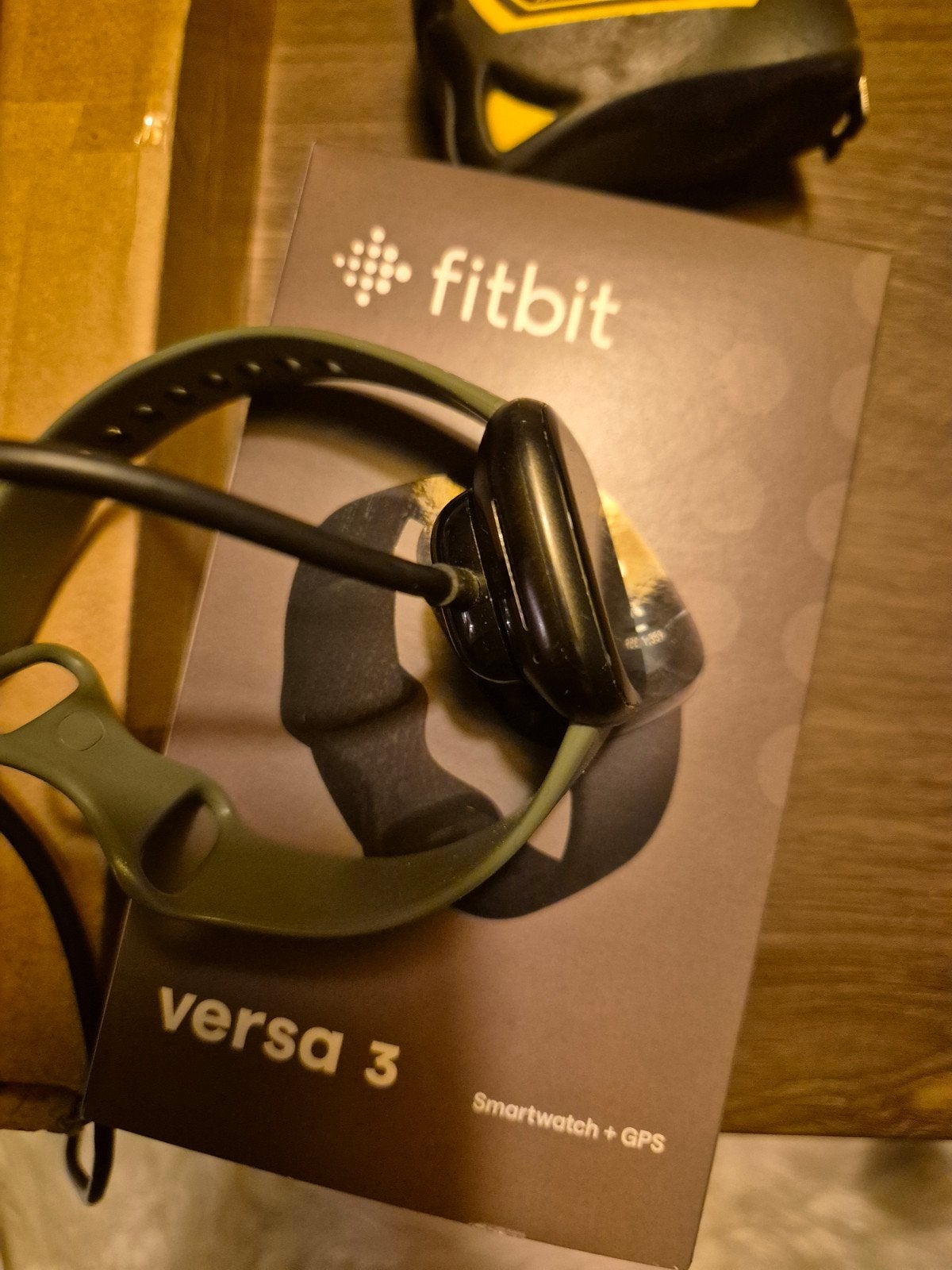 Fitbit Versa 3 - Lichte beschadiging, werkt perfect, Ophalen of Verzenden, Gebruikt, Zwart, Android